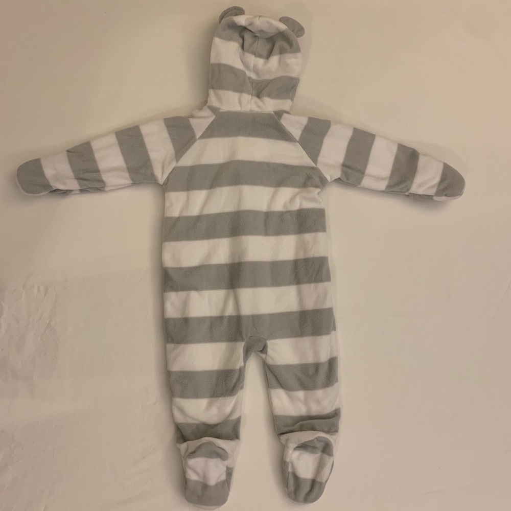 Old navy lined fleece cozy baby suit, ears on hood, bear suit, soft fuzzy, warm - Picture 6 of 6
